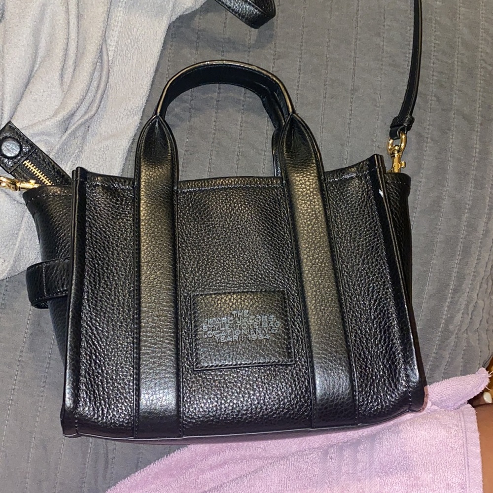 THE LEATHER MINI TOTE BAG. Marc Jacobs